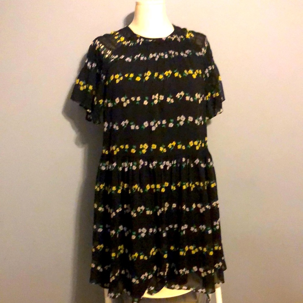 Short sleeve dress with flowers